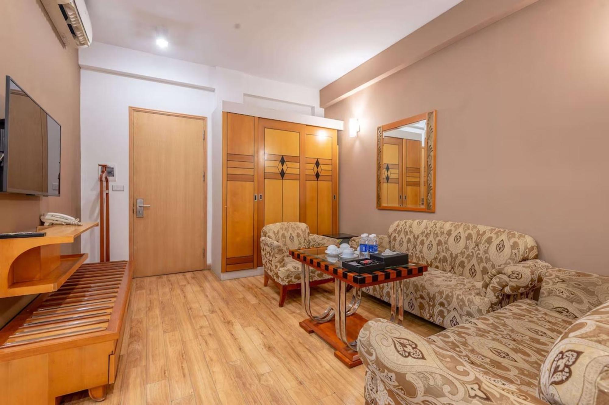 Golden Sunshine Villa Hotel And Travel, Hanoi